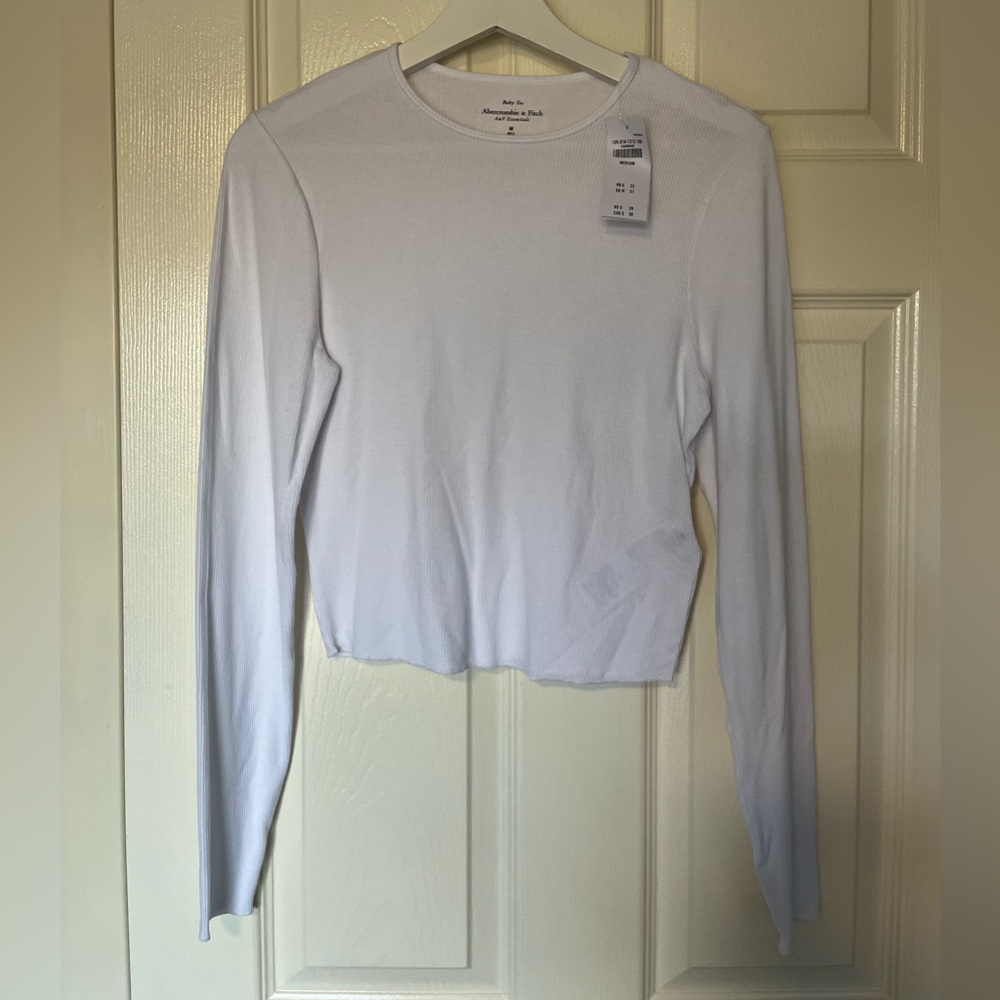 NWT Abercrombie and fitch long sleeve baby tee - size M